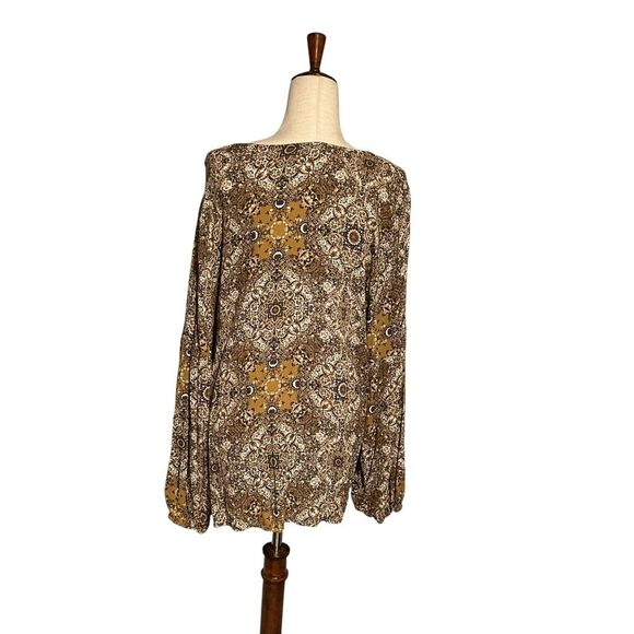 Elegant Women's Patterned Blouse - Picture 6 of 9